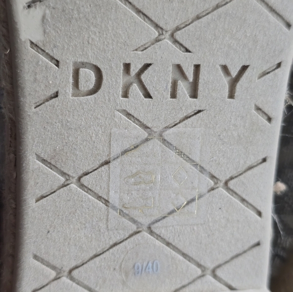 Dkny Slip On Mules Flat Women Sz 9 Metallic Tan Covered Pointed Toe Comfort - Picture 12 of 15